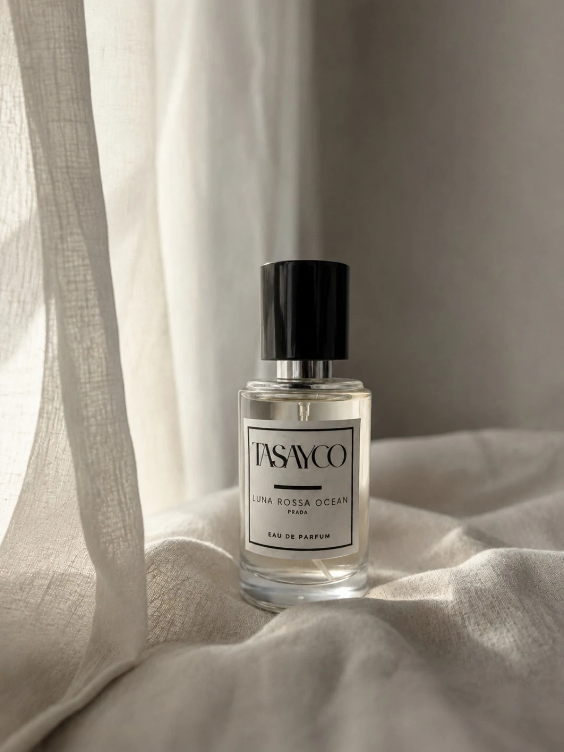 Perfume Tasayco Luna Rossa Ocean sobre tela